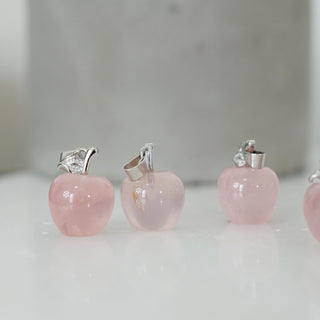 Gemmy Star Rose Quartz mini Apple pendant